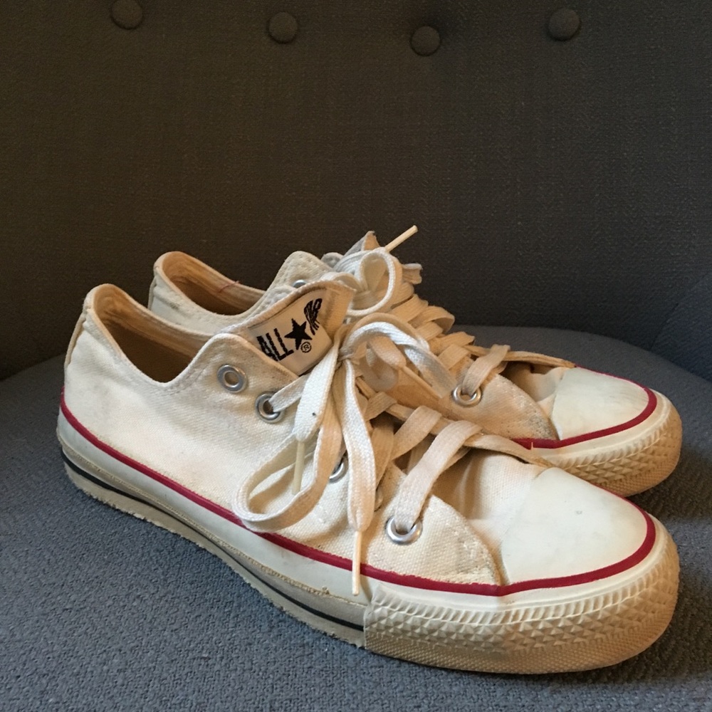 Chuck Taylor - Converse (fit women’s 7)